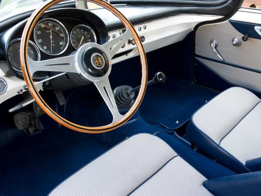 Интерьер Alfa Romeo Giulietta Sprint Speciale (101) 1959 года  (фото 8 из 32)